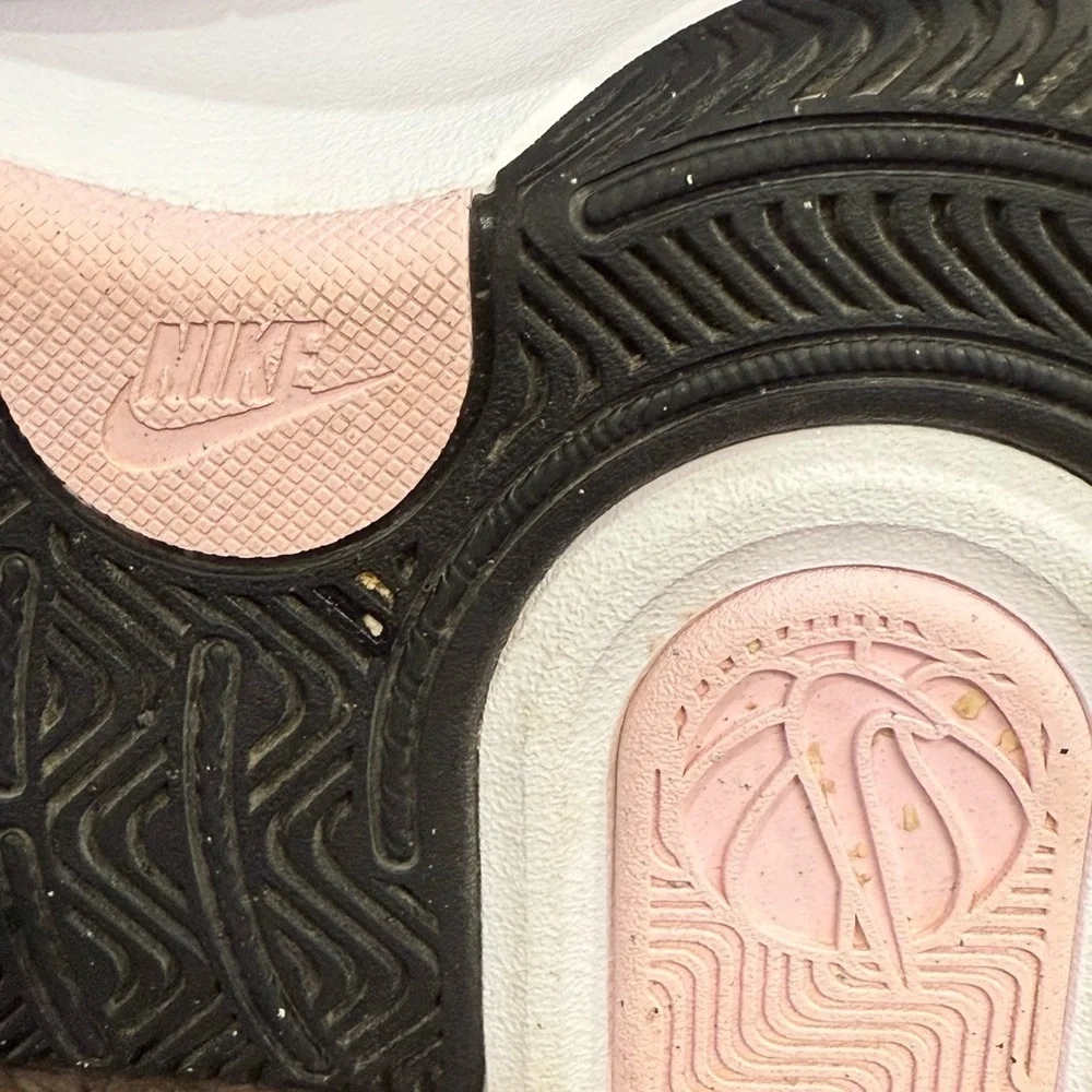 Nike Pink and Black Sneakers Modern Athletic Design